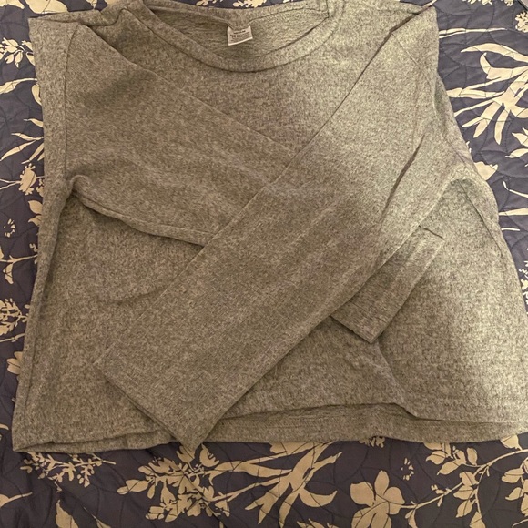 Gray Cropped Long Sleeve Sweater - Picture 2 of 4